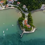 - Donja 2013b Apartment Supetarska Draga