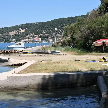 - Donja 2013b Apartment Supetarska Draga