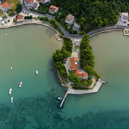 - Donja 2013b Apartment Supetarska Draga