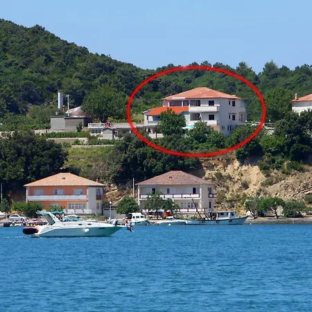 - Donja 2013b Apartman *