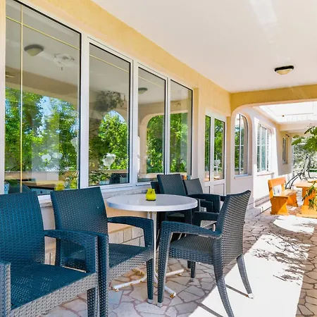 - Donja 2013b Apartman