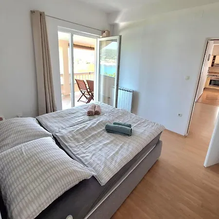 - Donja 2013b Apartman
