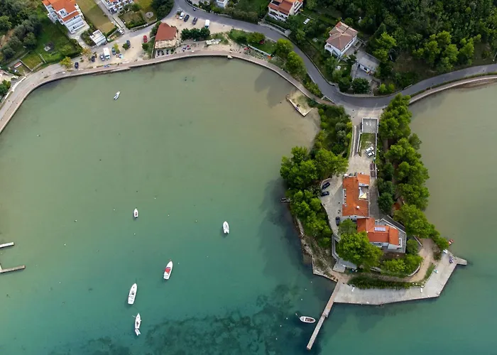 - Donja 2013b Apartman *